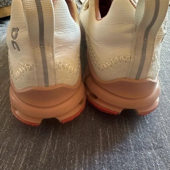 On running cloudaway sneaker shoe size 8.5 - Picture 3 of 4
